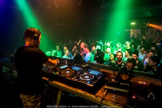 Event, people and live-music photography by Aquinox Media